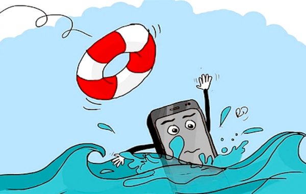 Cách cấp cứu đơn giản giúp điện thoại hồi sinh khi bị vô nước